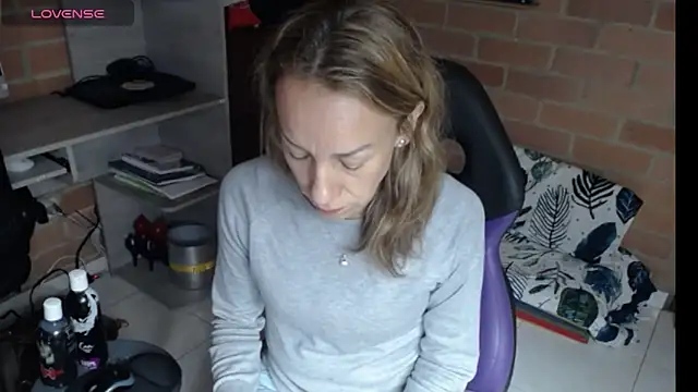 cristin doll  online show from 06-19-26, 02:43