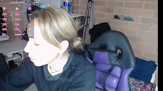 cristin doll  online show from 07-23-26, 02:37