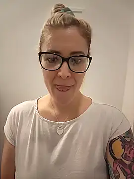 HollyTattoo online show from 01-14-25, 05:01