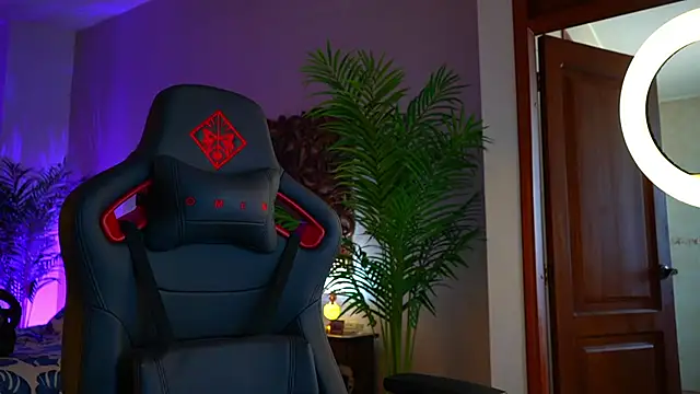 ambarEvans online show from 12-12-24, 04:32