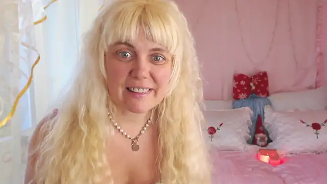 SunnySylvia online show from 12-31-24, 06:13