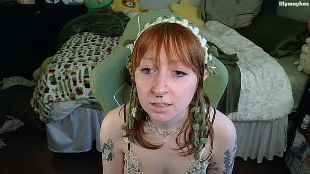 Snapshot of LilyMayBae chatting on 02-21-26, 01:06 LilyMayBae online show from 02-21-26, 01:06