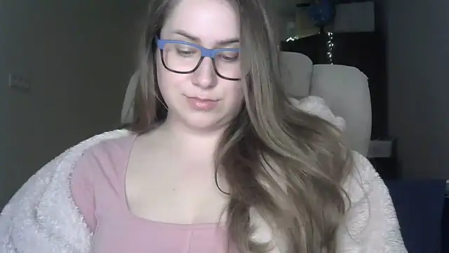 Snapshot of SeasonalSomeone chatting on 05-04-26, 10:39 SeasonalSomeone online show from 05-04-26, 10:39