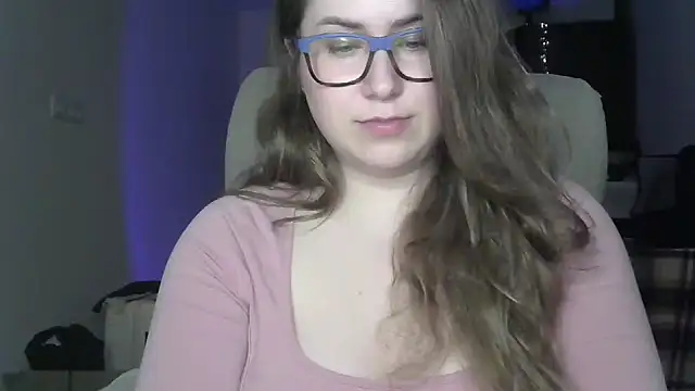 Snapshot of SeasonalSomeone chatting on 05-17-26, 11:23 SeasonalSomeone online show from 05-17-26, 11:23