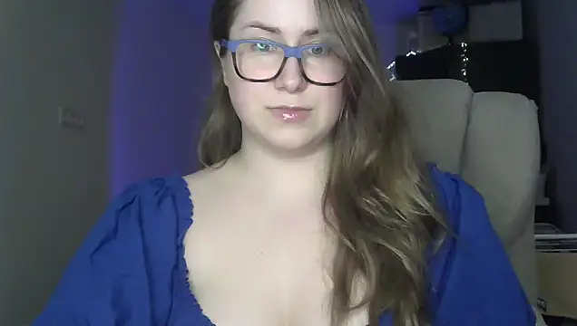 Snapshot of SeasonalSomeone chatting on 05-18-26, 09:42 SeasonalSomeone online show from 05-18-26, 09:42