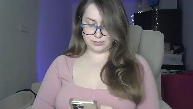 Snapshot of SeasonalSomeone chatting on 05-19-26, 10:05 SeasonalSomeone online show from 05-19-26, 10:05