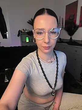 Trixie-Tainted online show from 02-10-26, 04:11