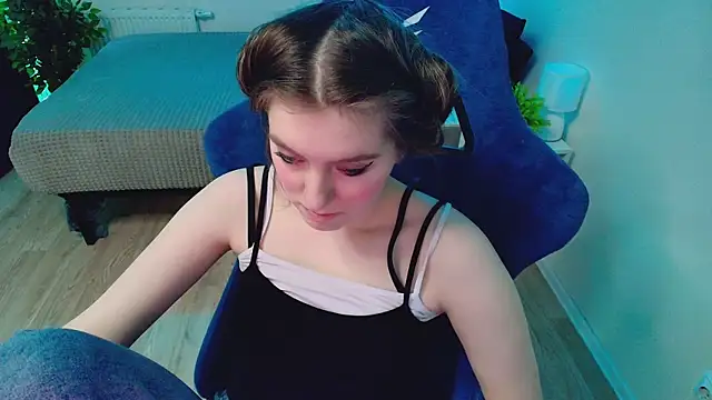 Snapshot of CranberryHot chatting on 05-15-26, 01:34 CranberryHot online show from 05-15-26, 01:34