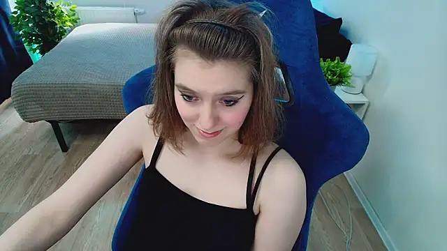 Snapshot of CranberryHot chatting on 06-02-26, 10:39 CranberryHot online show from 06-02-26, 10:39
