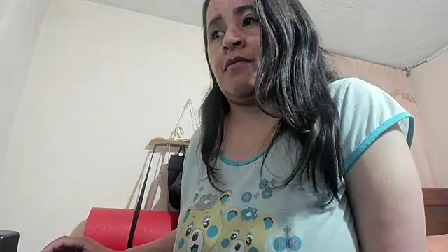 Snapshot of latinfemale chatting on 12-29-24, 02:17 latinfemale online show from 12-29-24, 02:17