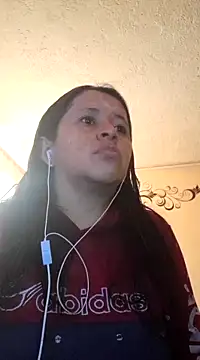 Snapshot of latinfemale chatting on 03-16-25, 07:17 latinfemale online show from 03-16-25, 07:17