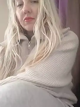 Snapshot of Mllesha74000 chatting on 01-12-25, 12:23 Mllesha74000 online show from 01-12-25, 12:23