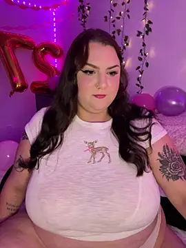 Snapshot of honeyviolet chatting on 09-23-25, 05:54 honeyviolet online show from 09-23-25, 05:54