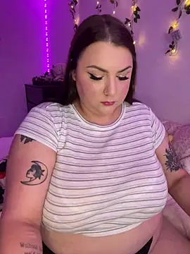 Snapshot of honeyviolet chatting on 11-02-25, 12:13 honeyviolet online show from 11-02-25, 12:13