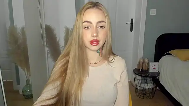 Snapshot of sexyCoralie chatting on 05-09-26, 06:51 sexyCoralie online show from 05-09-26, 06:51