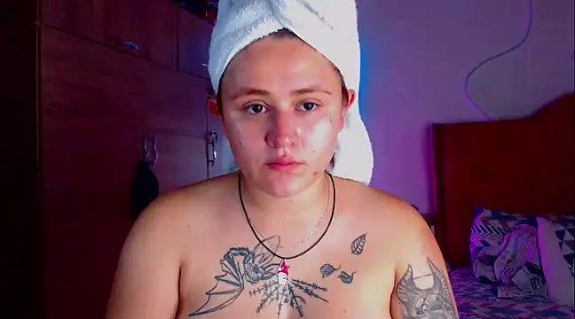 Snapshot of laurabeck chatting on 12-10-24, 07:22 laurabeck online show from 12-10-24, 07:22