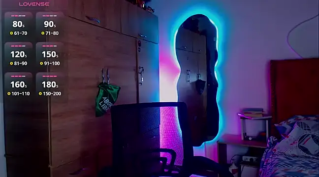 Snapshot of laurabeck chatting on 12-12-24, 08:21 laurabeck online show from 12-12-24, 08:21