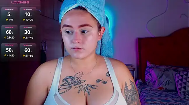 Snapshot of laurabeck chatting on 12-15-24, 07:21 laurabeck online show from 12-15-24, 07:21