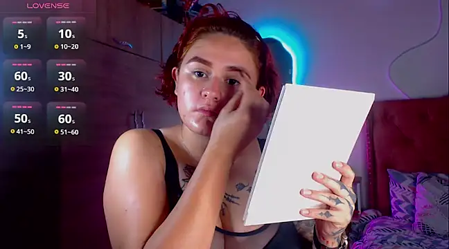 Snapshot of laurabeck chatting on 12-17-24, 10:43 laurabeck online show from 12-17-24, 10:43