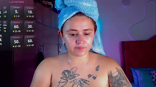 Snapshot of laurabeck chatting on 12-23-24, 07:20 laurabeck online show from 12-23-24, 07:20