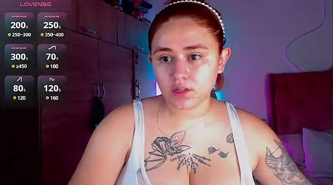 Snapshot of laurabeck chatting on 01-09-25, 09:05 laurabeck online show from 01-09-25, 09:05