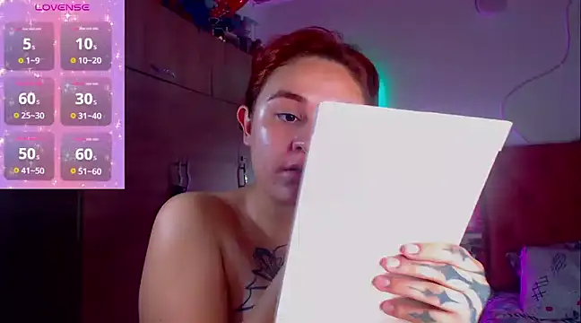 Snapshot of laurabeck chatting on 02-01-25, 01:23 laurabeck online show from 02-01-25, 01:23