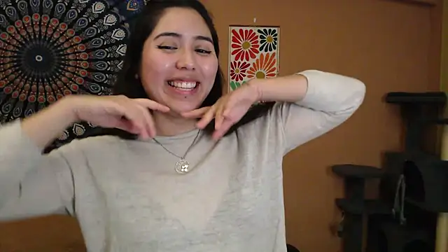 Snapshot of IntimateTales chatting on 01-06-25, 04:55 IntimateTales online show from 01-06-25, 04:55