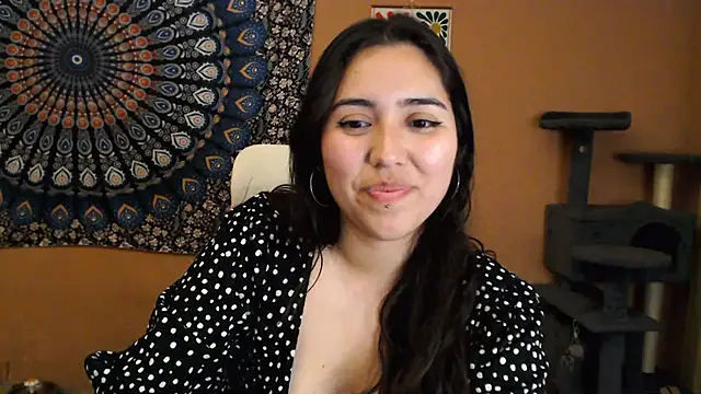 Snapshot of IntimateTales chatting on 02-17-25, 08:47 IntimateTales online show from 02-17-25, 08:47