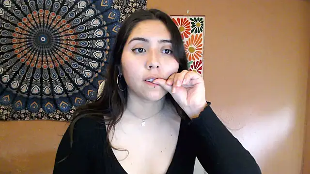 Snapshot of IntimateTales chatting on 02-19-25, 05:06 IntimateTales online show from 02-19-25, 05:06