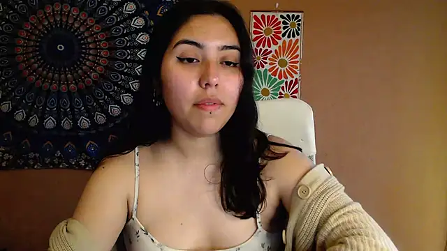 Snapshot of IntimateTales chatting on 03-19-25, 04:02 IntimateTales online show from 03-19-25, 04:02