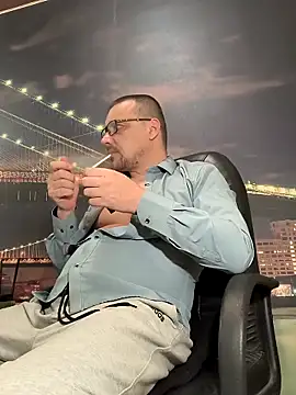 Snapshot of DanielOhCool chatting on 02-28-25, 09:23 DanielOhCool online show from 02-28-25, 09:23