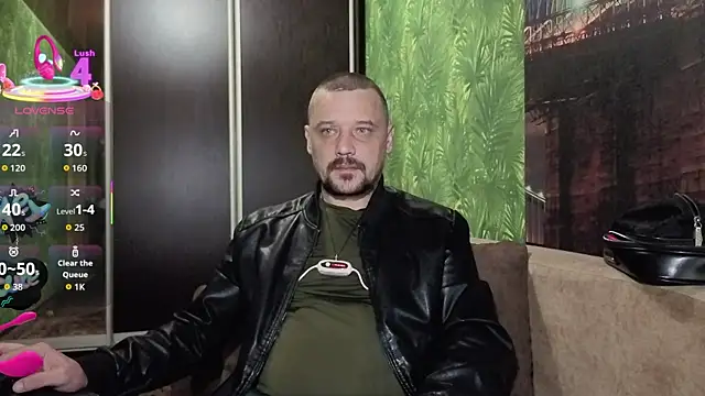 Snapshot of DanielOhCool chatting on 09-25-25, 07:45 DanielOhCool online show from 09-25-25, 07:45