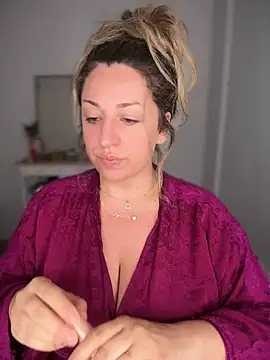 Snapshot of miamellycious chatting on 07-18-26, 03:11 miamellycious online show from 07-18-26, 03:11