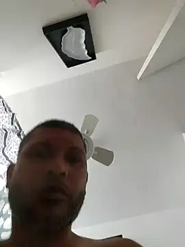 Snapshot of tropikboy chatting on 05-12-26, 12:24 tropikboy online show from 05-12-26, 12:24