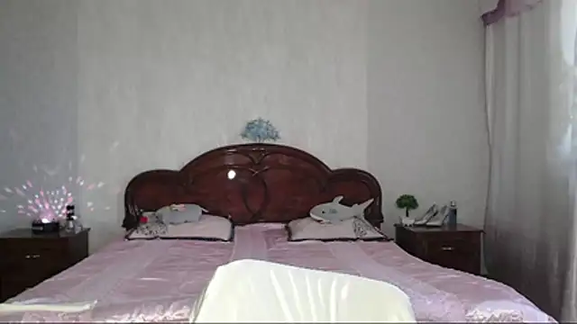 Snapshot of Batari chatting on 06-17-26, 04:48 Batari online show from 06-17-26, 04:48