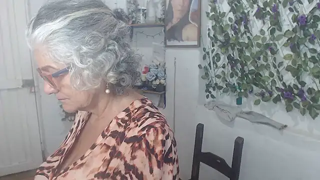 FunnyGrandma online show from 11-12-25, 02:01