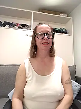 Snapshot of SweetandNaughty1 chatting on 02-04-26, 09:31 SweetandNaughty1 online show from 02-04-26, 09:31