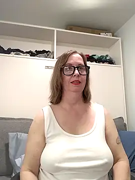 Snapshot of SweetandNaughty1 chatting on 02-05-26, 08:24 SweetandNaughty1 online show from 02-05-26, 08:24