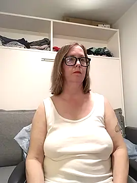 Snapshot of SweetandNaughty1 chatting on 02-08-26, 11:30 SweetandNaughty1 online show from 02-08-26, 11:30