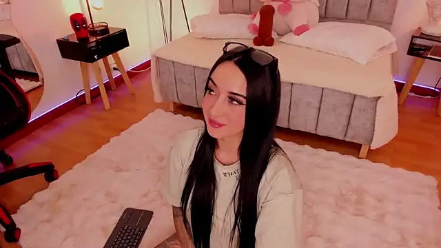 EmmyEvans1 online show from 12-31-24, 06:13