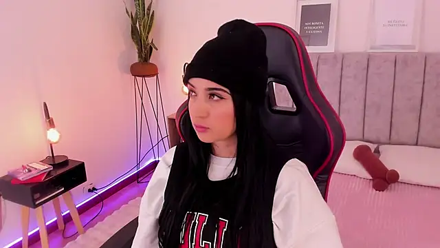 EmmyEvans1 online show from 03-19-25, 07:27