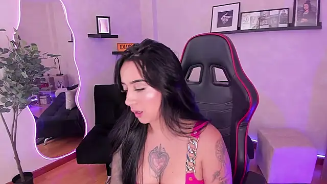 EmmyEvans1 online show from 09-15-25, 07:47