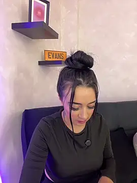 EmmyEvans1 online show from 09-19-25, 07:36