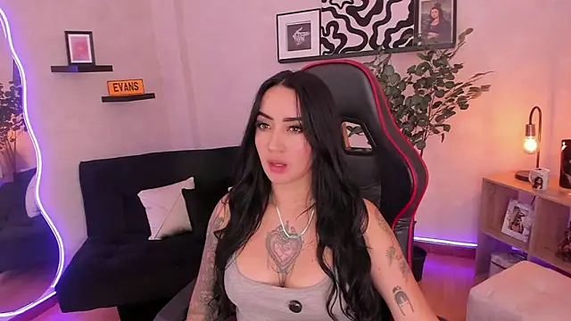 EmmyEvans1 online show from 09-24-25, 07:39