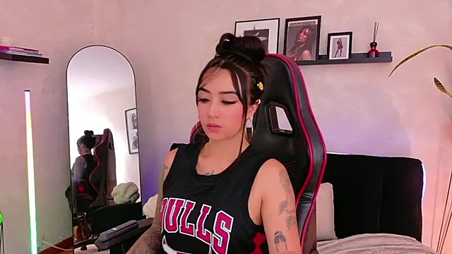 EmmyEvans1 online show from 04-03-26, 07:34