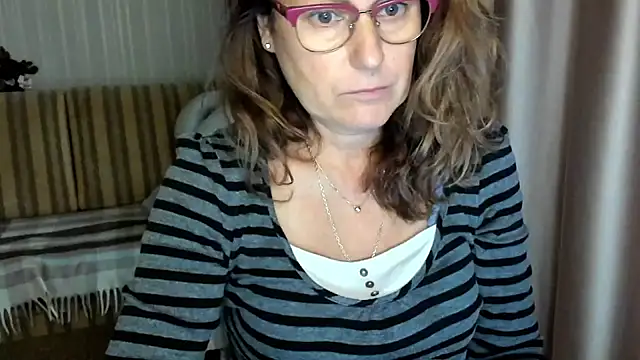 lauraoven online show from 10-22-25, 01:44