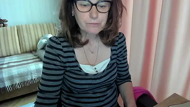 Snapshot of lauraoven chatting on 05-03-26, 09:59 lauraoven online show from 05-03-26, 09:59