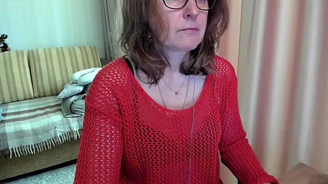 Snapshot of lauraoven chatting on 06-02-26, 07:32 lauraoven online show from 06-02-26, 07:32