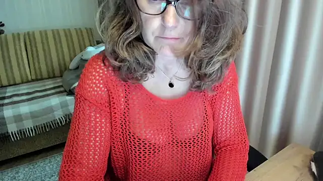 Snapshot of lauraoven chatting on 06-15-26, 01:35 lauraoven online show from 06-15-26, 01:35