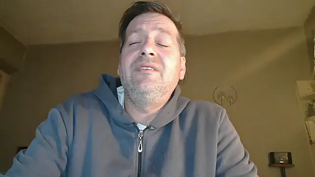 Snapshot of matrikes1 chatting on 03-25-26, 04:57 matrikes1 online show from 03-25-26, 04:57